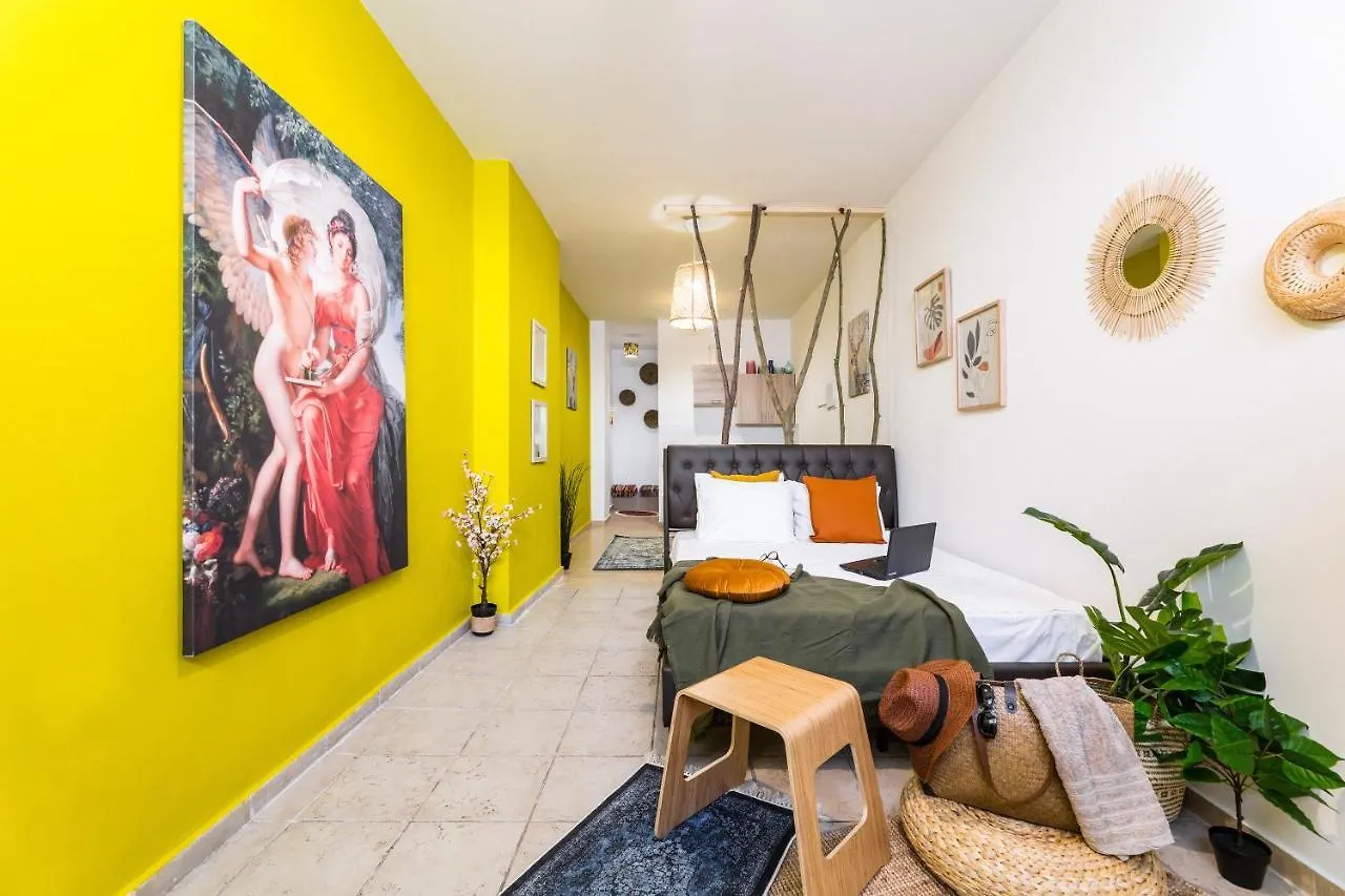 Erato “Wrapped In Myrtle And Roses” Apartment Thessaloniki