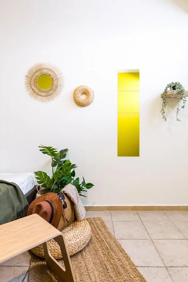 Erato “Wrapped In Myrtle And Roses” Apartment Thessaloniki Greece