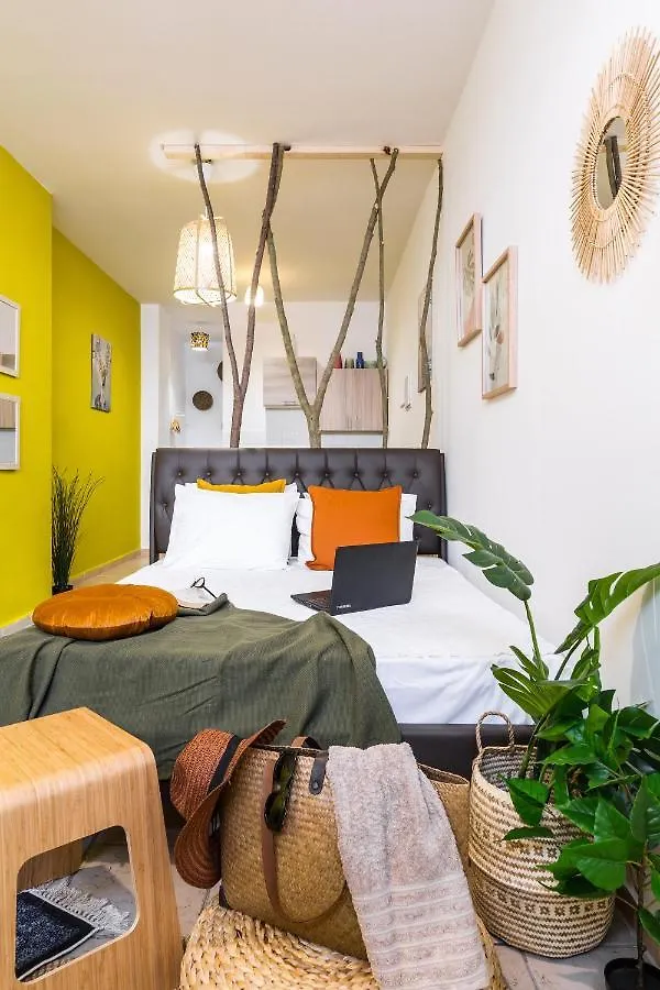 Erato “Wrapped In Myrtle And Roses” Apartment Thessaloniki