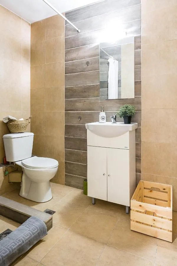 Erato “Wrapped In Myrtle And Roses” Apartment Thessaloniki