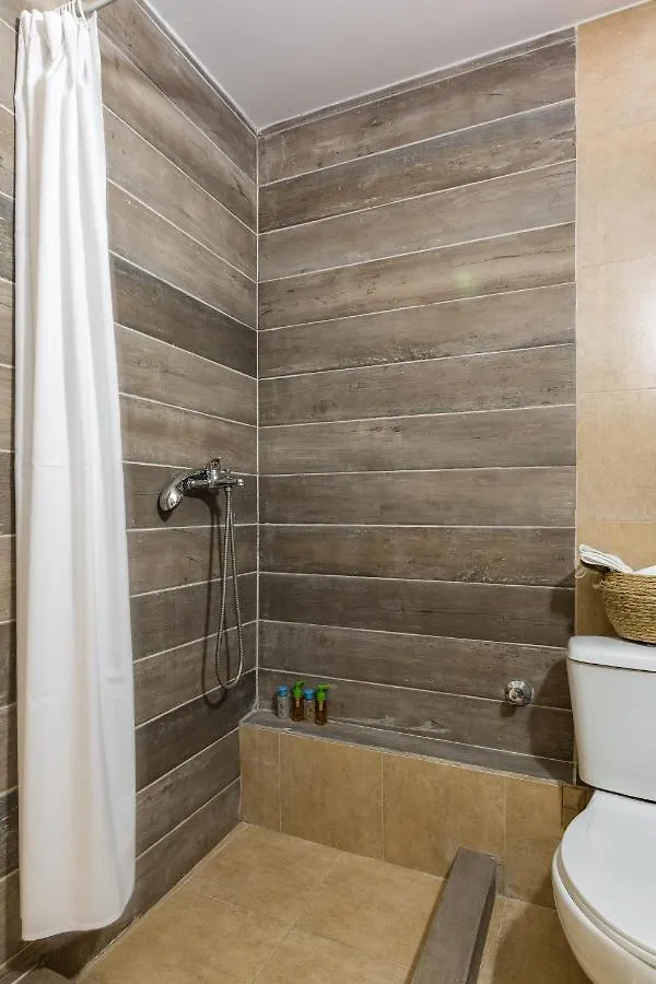 Erato “Wrapped In Myrtle And Roses” Apartment Thessaloniki